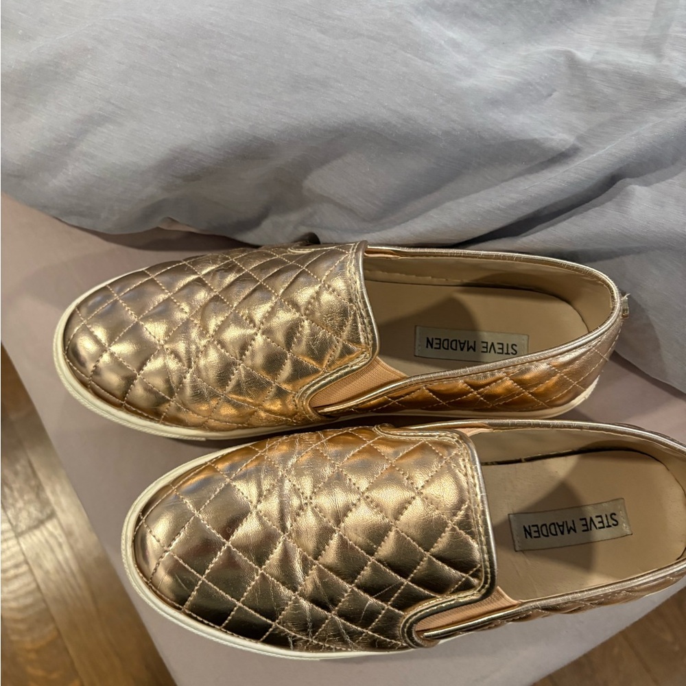 Steve Madden ECENTRCQ Metallic Rose Gold Quilted Sneakers